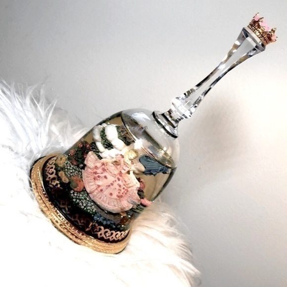 CINDERELLA | 1991 Cinderella Enchanted Moment Glass Bell Sparkle Snow Globe - Picture 1 of 11